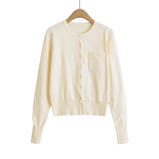 Round neck long sleeved shirt with small chest pocket